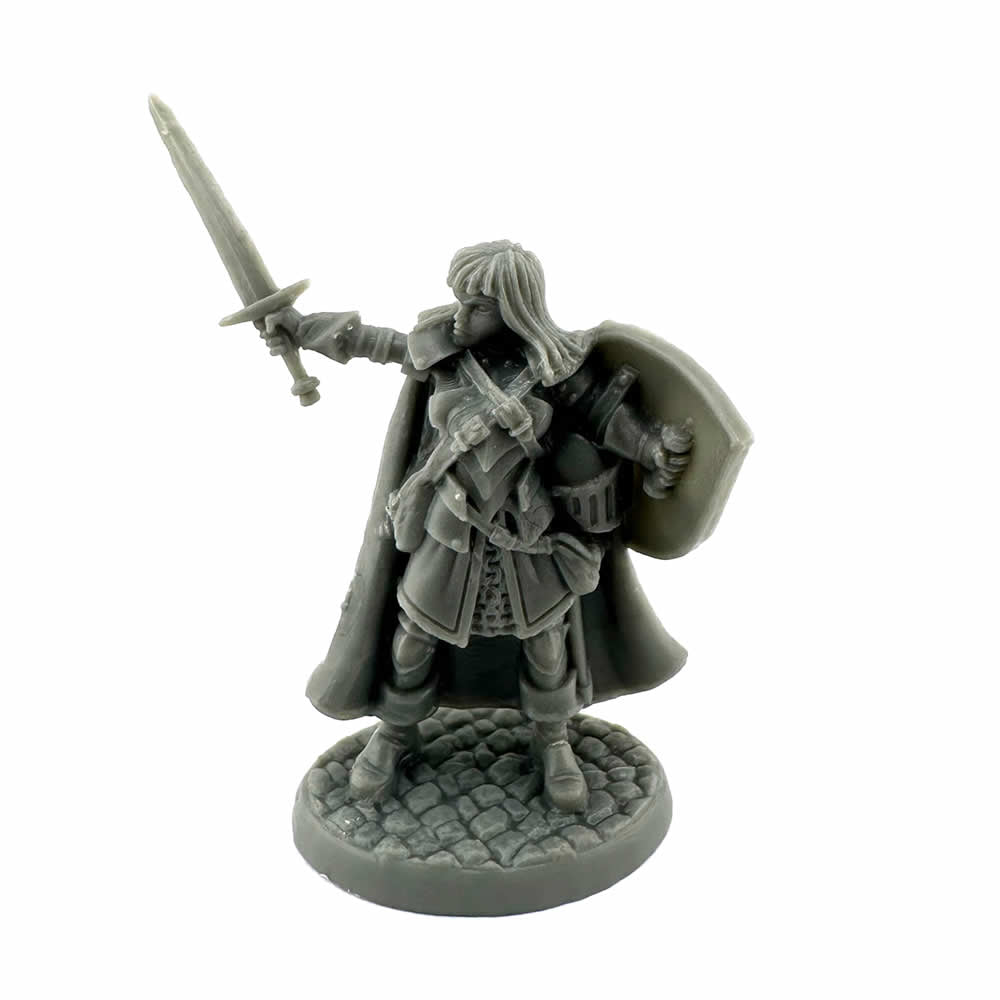 RPR20327 Caerindra Thistlemoor Female Fighter Miniature 25mm Heroic Scale Figure Bones Black