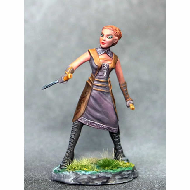 DSM7629 Female Dual Wield Rogue with Dagger Miniature Stephanie Law 3rd Image