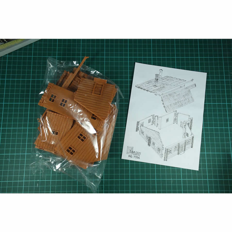 PEG7704 Russian Two Story Log House 1/72 Scale Plastic Model Kit Pegasus Hobbies