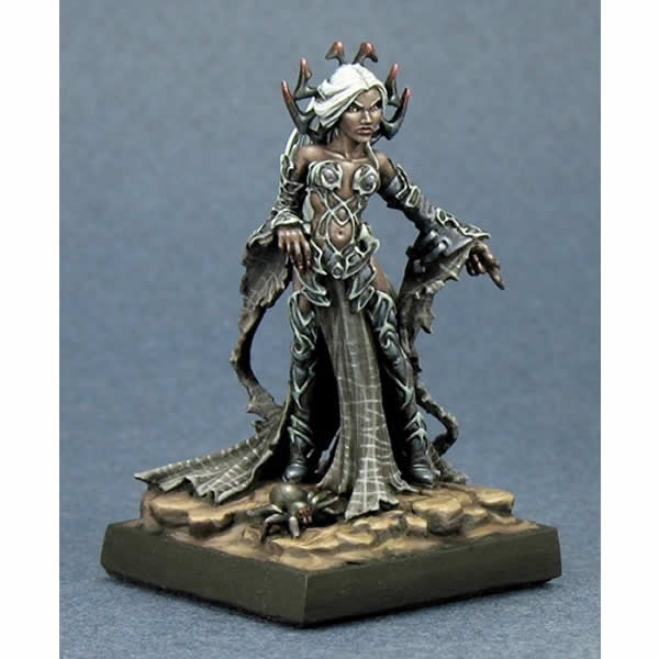 RPR03361 Dark Elf Queen Shaeress Nashanneth Miniature 25mm Scale 3rd Image