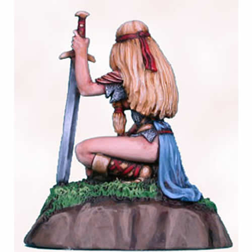 DSM1133 Evening Rest Crouching Female Warrior Miniature 3rd Image