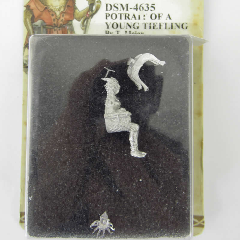 DSM4635 Portrait of a Young Tiefling Miniature Diterlizzi Masterworks 2nd Image