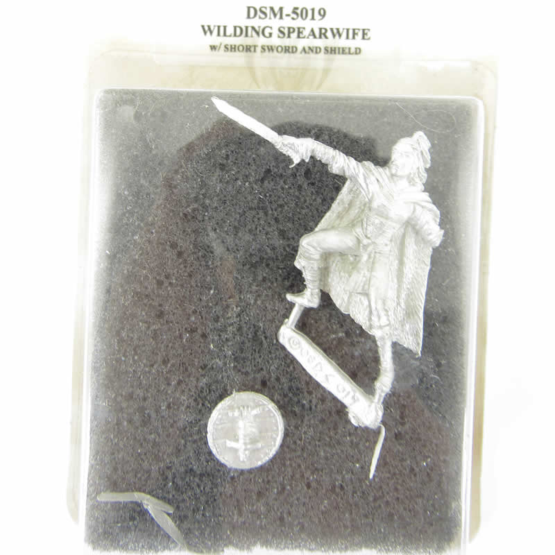 DSM5019 Wildling Spearwife with Short Sword Miniature George R.R. Martin 2nd Image