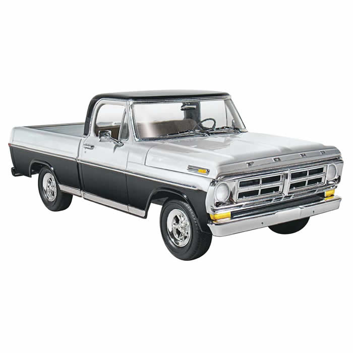 MOE1220 1972 Ford Sport Custom Pick-Up 1/25 Scale Plastic Model Kit Moebius Main Image