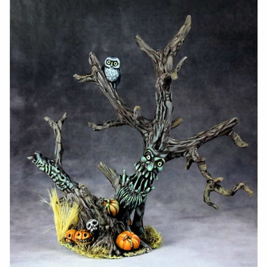 RPR03692 Haunted Halloween Tree Miniature 25mm Heroic Scale Main Image