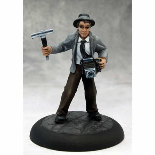 RPR59033 Lacy Omalley Muckraker Photographer Miniature 25mm Heroic Scale Main Image